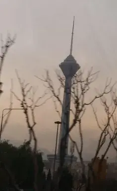 عکس یهویی برج میلاد