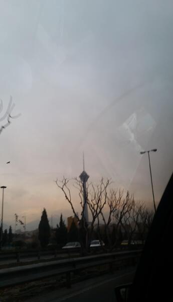 عکس یهویی برج میلاد