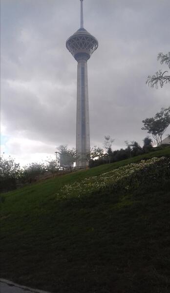 عکس یهویی برج میلاد