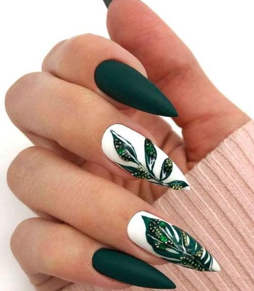 عکس کاشت ناخن نوک تیز
