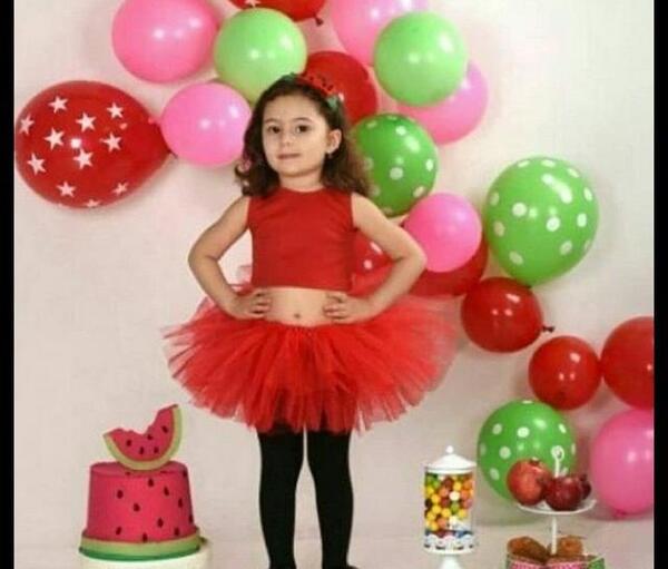 ژست عکس نوزاد شب یلدا