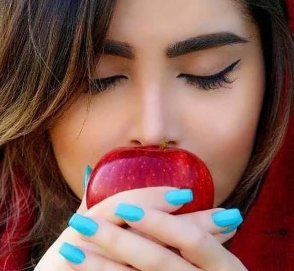 ژست عکس نوزاد شب یلدا
