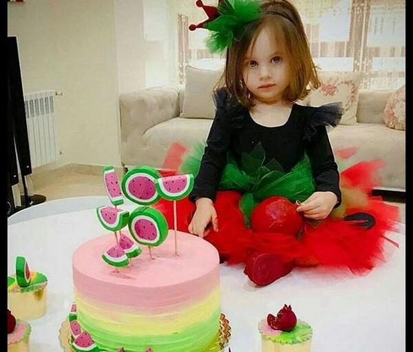 ژست عکس نوزاد شب یلدا