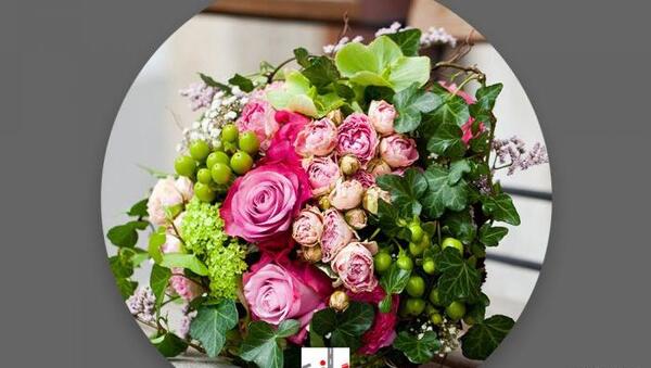 عکس گل رز افتاده روی زمین