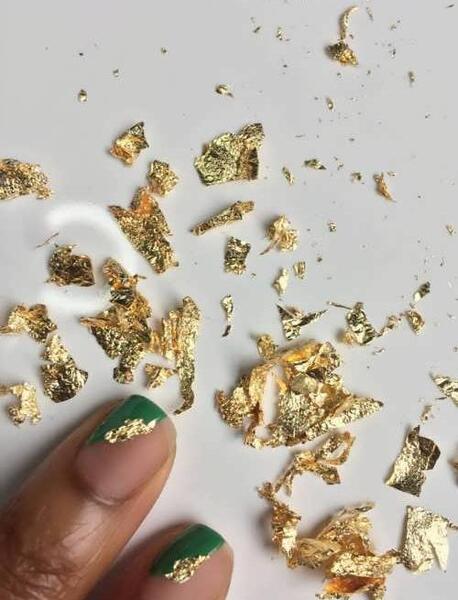 عکس طراحی ناخن با ورق طلا