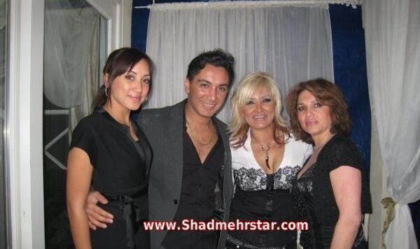 عکس شادمهر عقیلی با همسر و دخترش