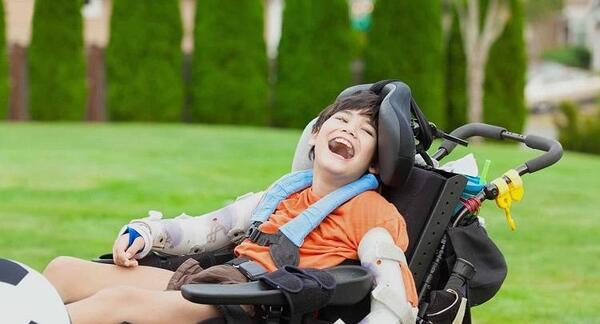 عکس بچه های فلج مغزی