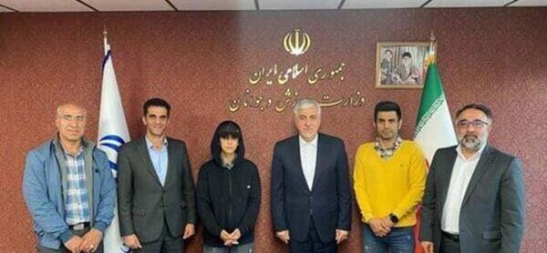 عکس زندانی شدن الناز قاسمی