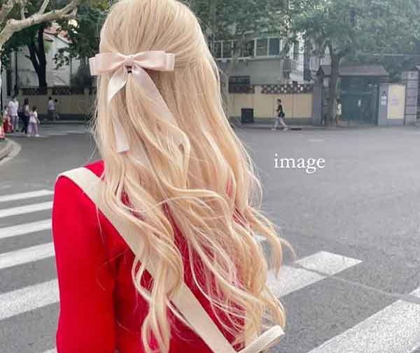 عکس رنگ مو روشن با دکلره