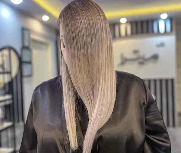 عکس رنگ مو روشن با دکلره
