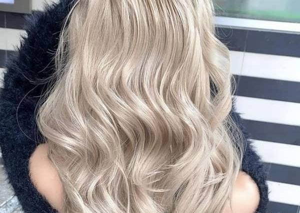 عکس رنگ مو روشن با دکلره
