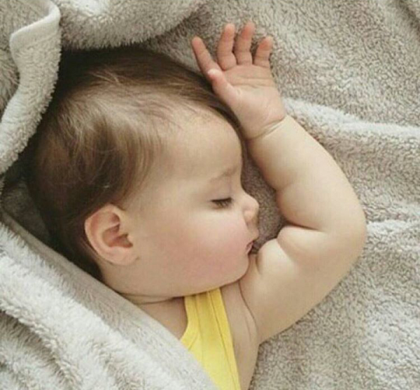عکس نی نی پسر بغل خالش