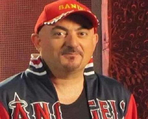 تو گردنش گلوبند عکس رضا شاه