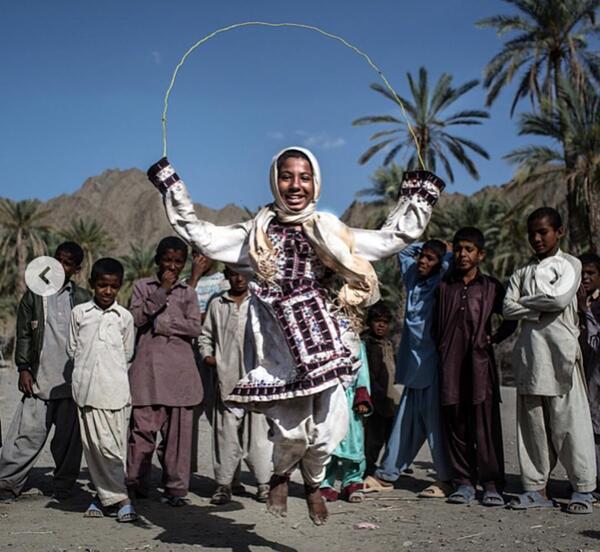 عکس دختر بلوچ با گل
