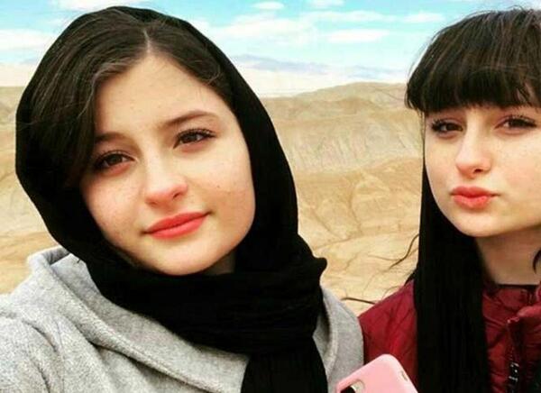 عکس فیلم سارا و نیکا در استخر