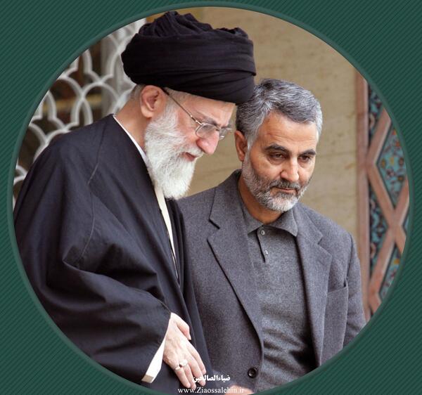 عکس قاسم سلیمانی ایستاده