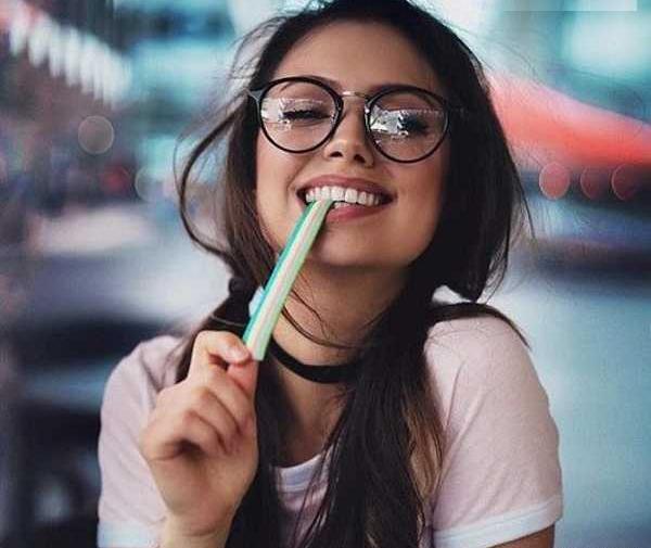 عکس شادی و خوشحالی دخترانه