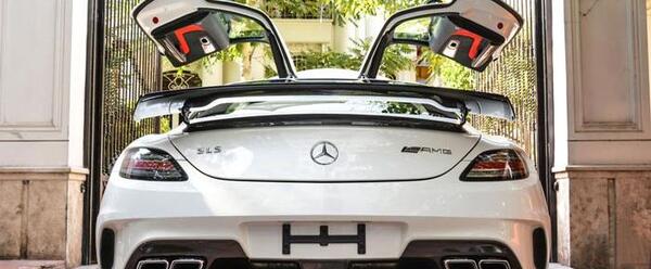 عکس داخل ماشین مرسدس بنز sls