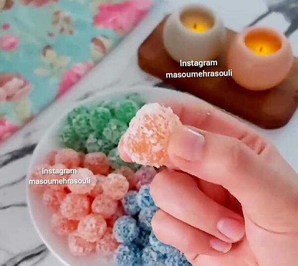 عکس شب یلدا روی کرسی