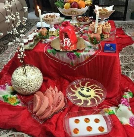 عکس شب یلدا روی کرسی