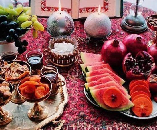 عکس شب یلدا روی کرسی