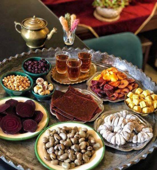 عکس شب یلدا روی کرسی