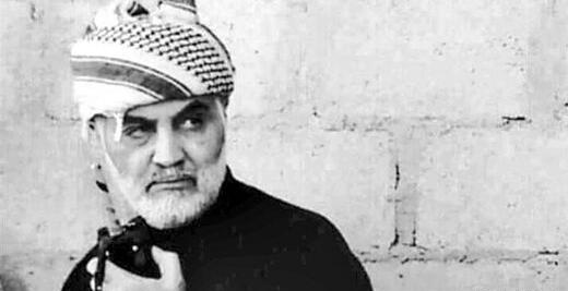 عکس حاج قاسم سلیمانی با بچه ها