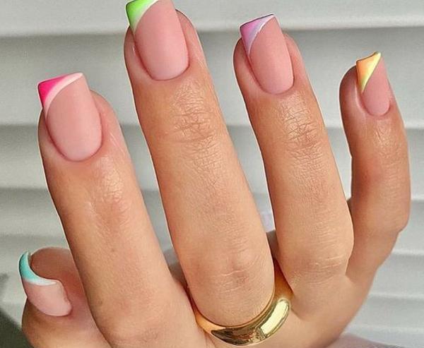 عکس طرح ناخن فرنچ رنگی