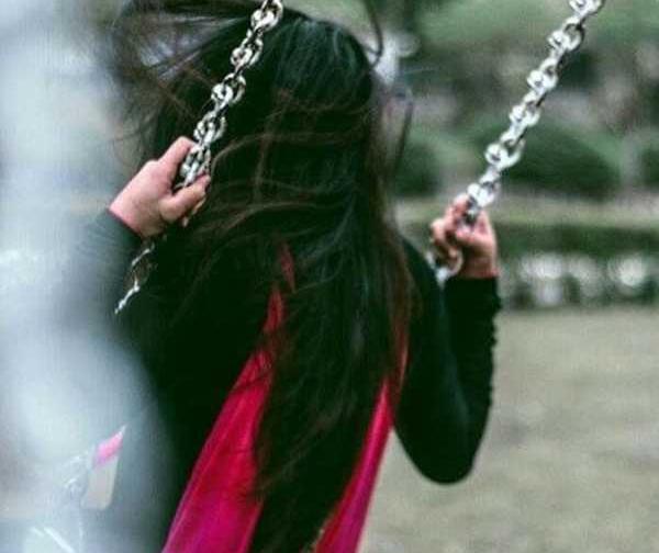 عکس پروفایل دخترونه روی تاب