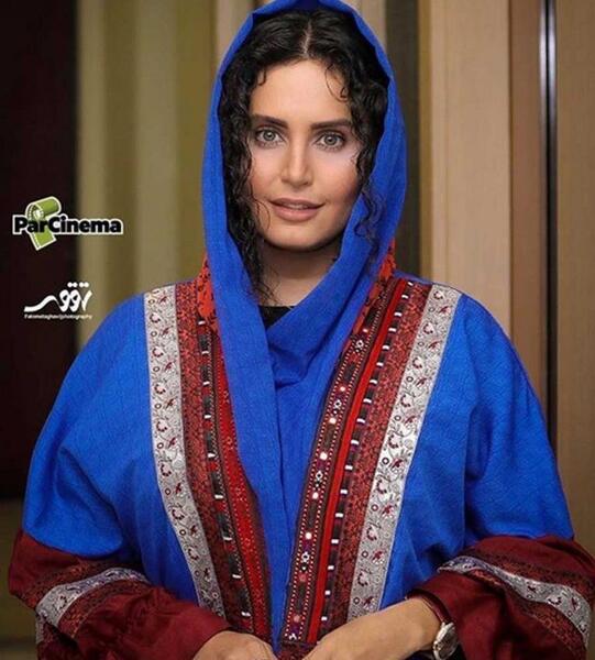 عکس دختر بلوچ با گیتار