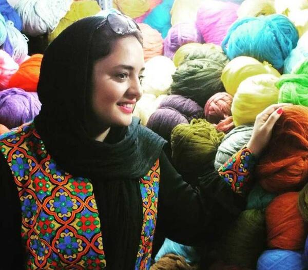 عکس دختر بلوچ با گیتار