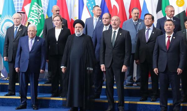 عکس یادگاری رئیسی