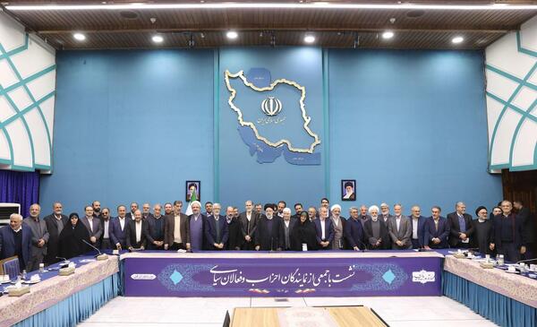 عکس یادگاری رئیسی