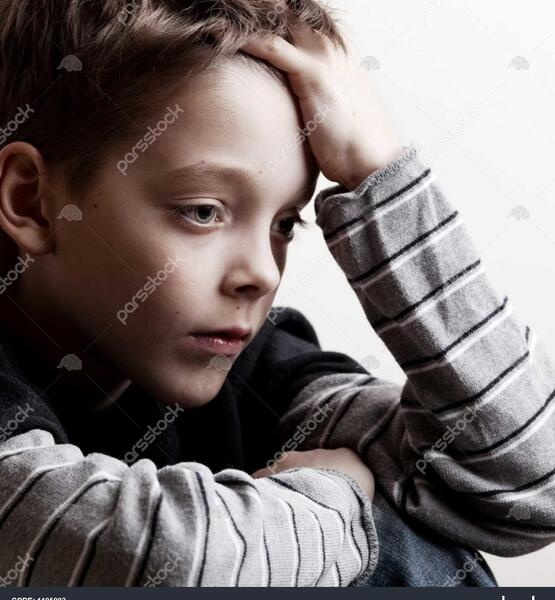 عکس پسر بچه غمگین