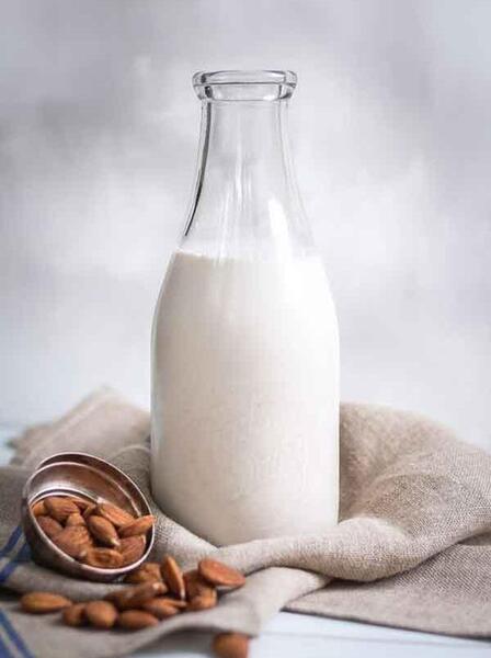 عکس شیر خوردنی