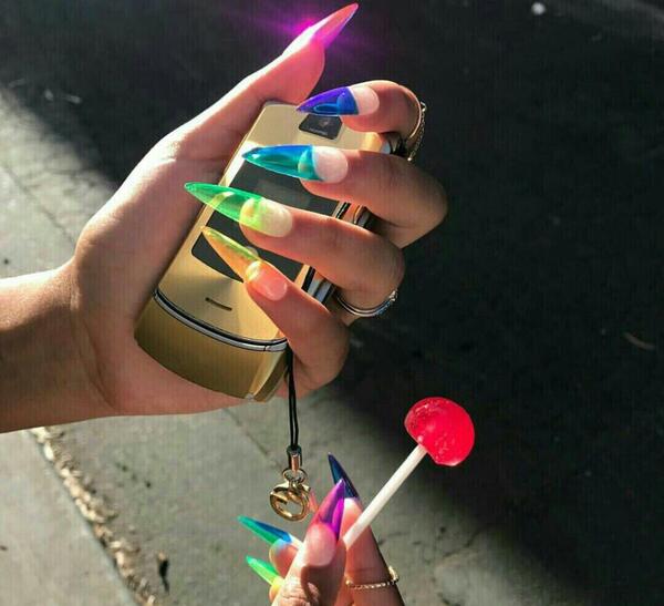 عکس نوشته دخترونه لاک زدن