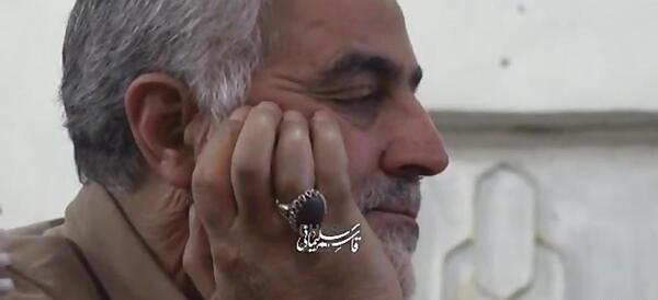 عکس قاسم سلیمانی با لباس کردی