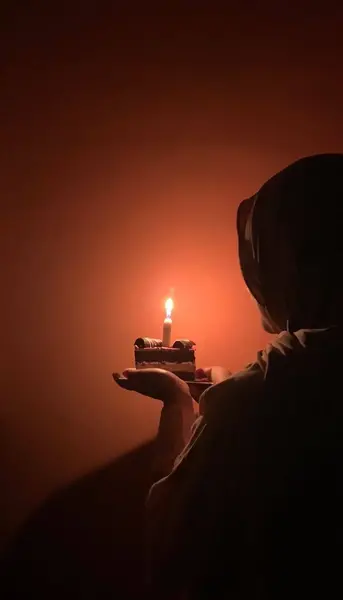 ژست عکس تولد دخترانه بدون چهره