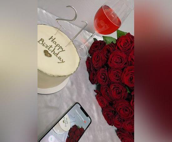 ژست عکس تولد دخترانه بدون چهره