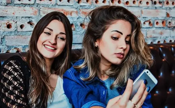 نحوه عکس گرفتن جلوی آینه