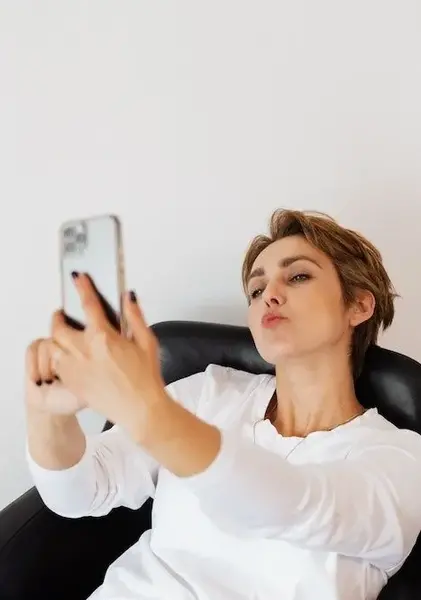 نحوه عکس گرفتن جلوی آینه