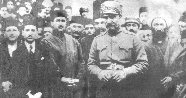 عکس رضا خان در تخت جمشید
