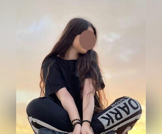 ژست عکس دونفره جلو آینه دخترانه