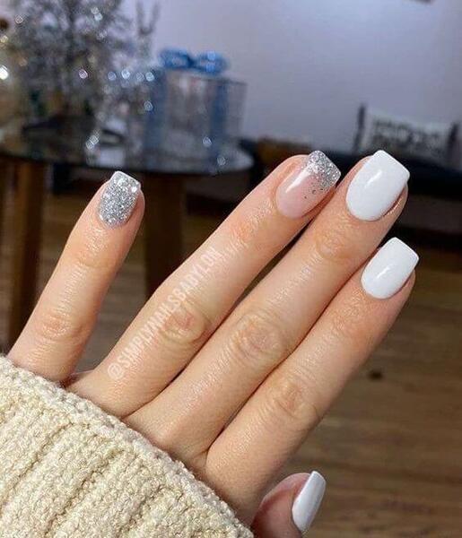 عکس مدل کاشت ناخن کوتاه بی رنگ
