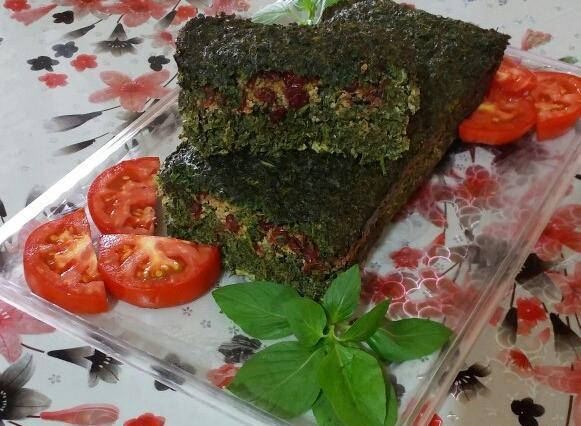 عکس کوکو سبزی با زرشک و گردو