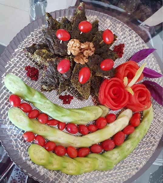 عکس کوکو سبزی با زرشک و گردو