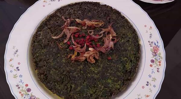 عکس کوکو سبزی با زرشک و گردو