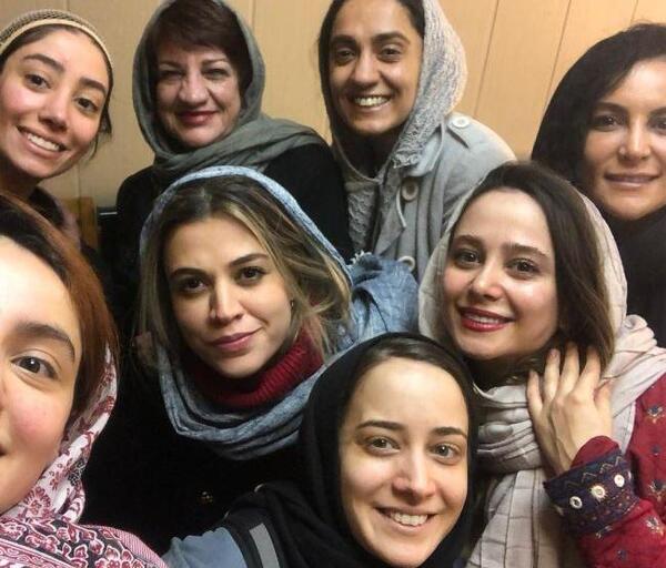 عکس با حجاب نازنین بیاتی