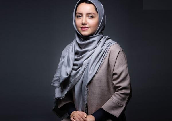 عکس با حجاب نازنین بیاتی