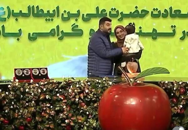 عکس مجری پیمان طالبی و همسرش